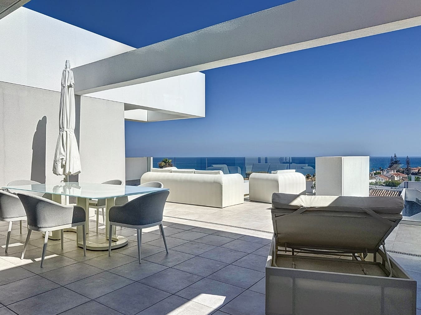 3 slaapkamer Penthouse te koop in La Duquesa / Puerto de la Duquesa met zwembad garage - € 695.000 (Ref: 9616442)