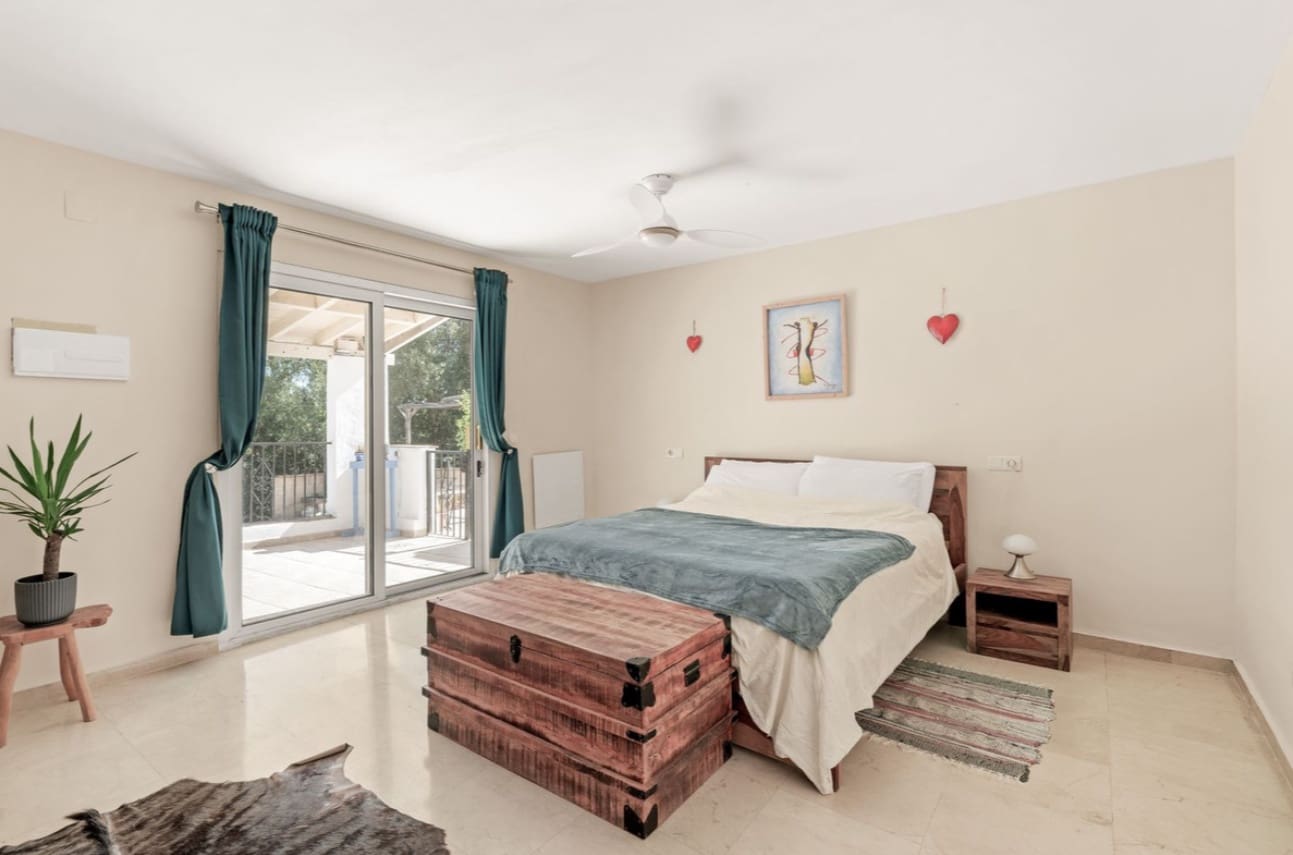 3 soveværelse Villa til salg i Estepona med swimmingpool garage - € 550.000 (Ref: 9616448)