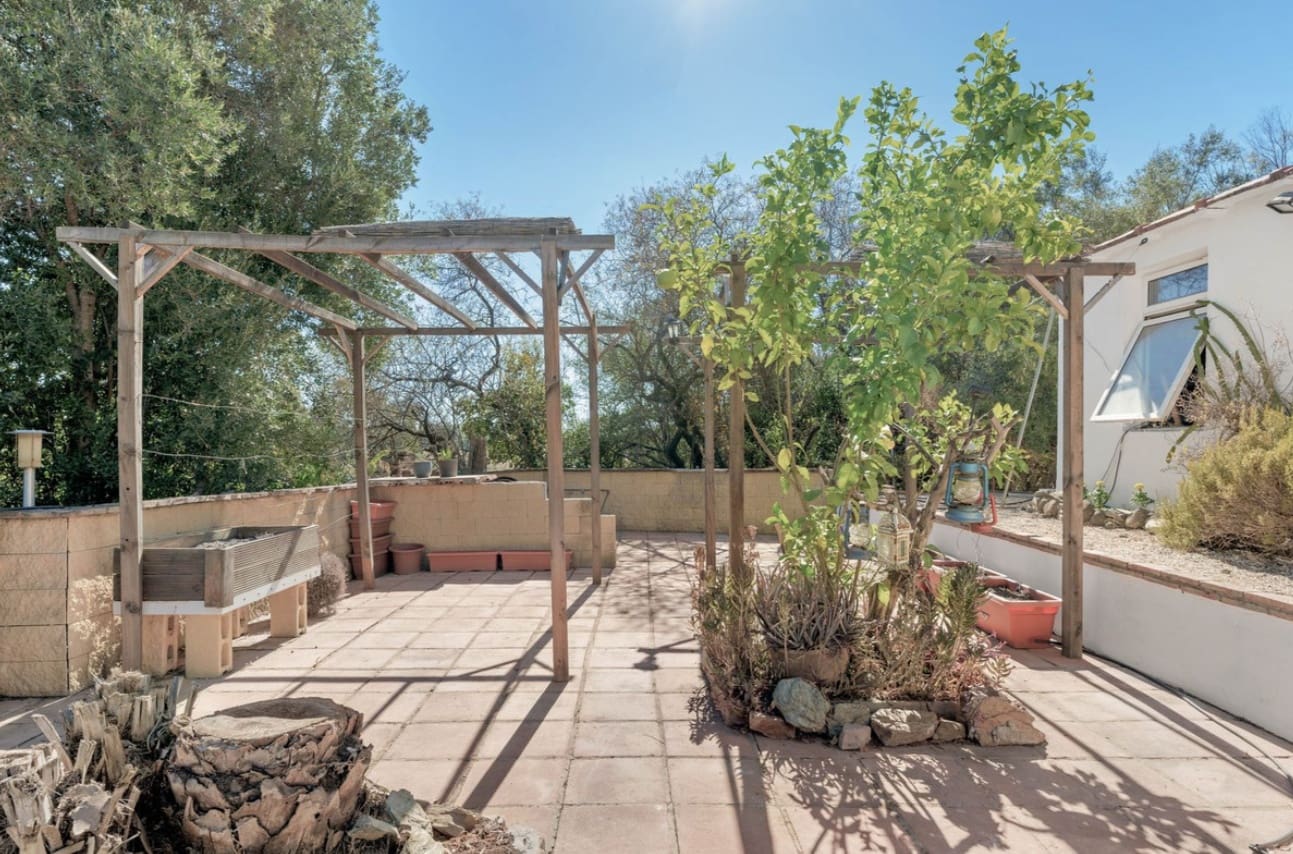 3 soveværelse Villa til salg i Estepona med swimmingpool garage - € 550.000 (Ref: 9616448)