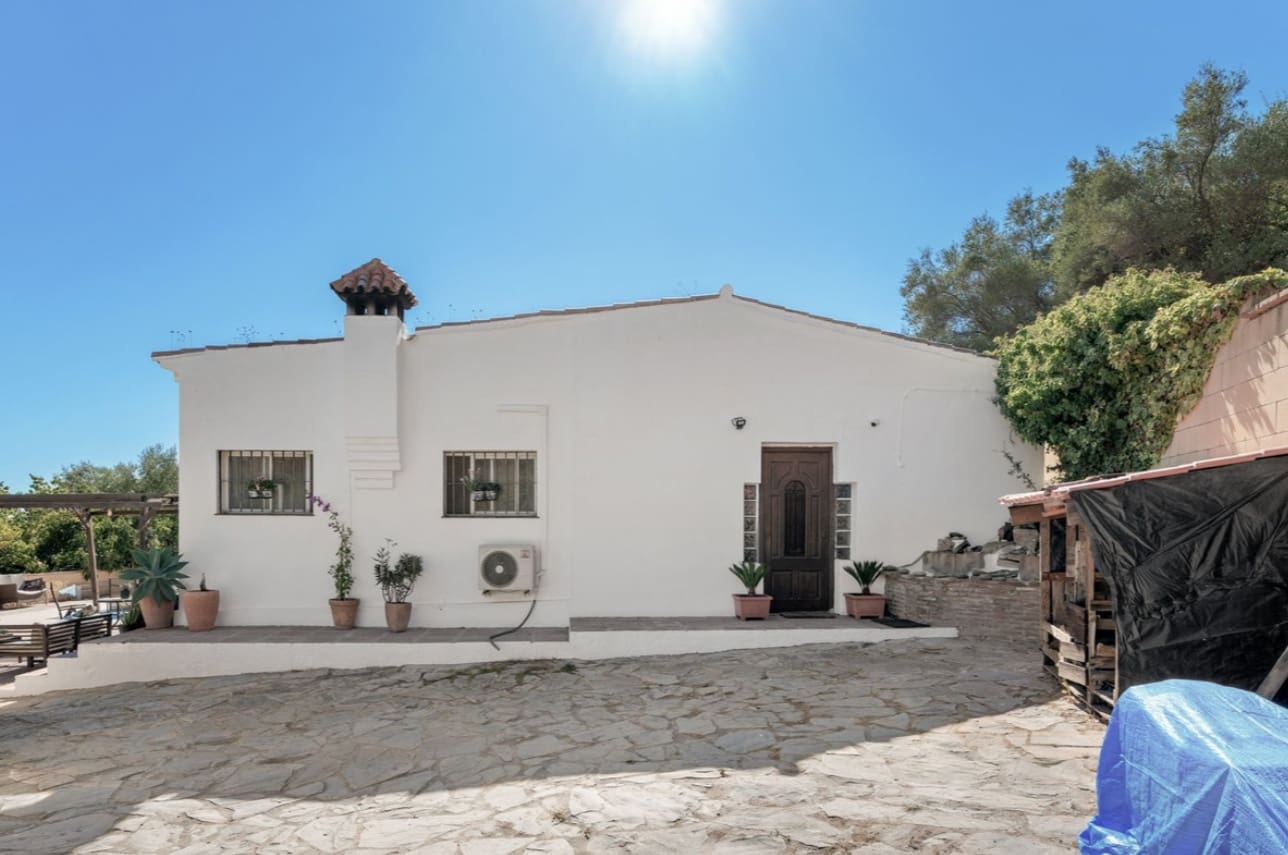 Chalet de 3 habitaciones en Estepona en venta con piscina garaje - 550.000 € (Ref: 9616448)