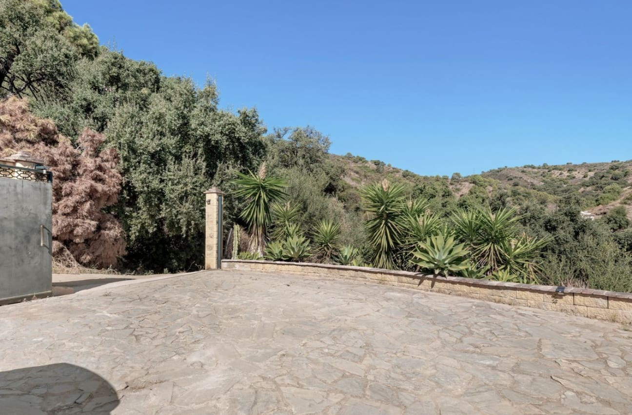 Chalet de 3 habitaciones en Estepona en venta con piscina garaje - 550.000 € (Ref: 9616448)