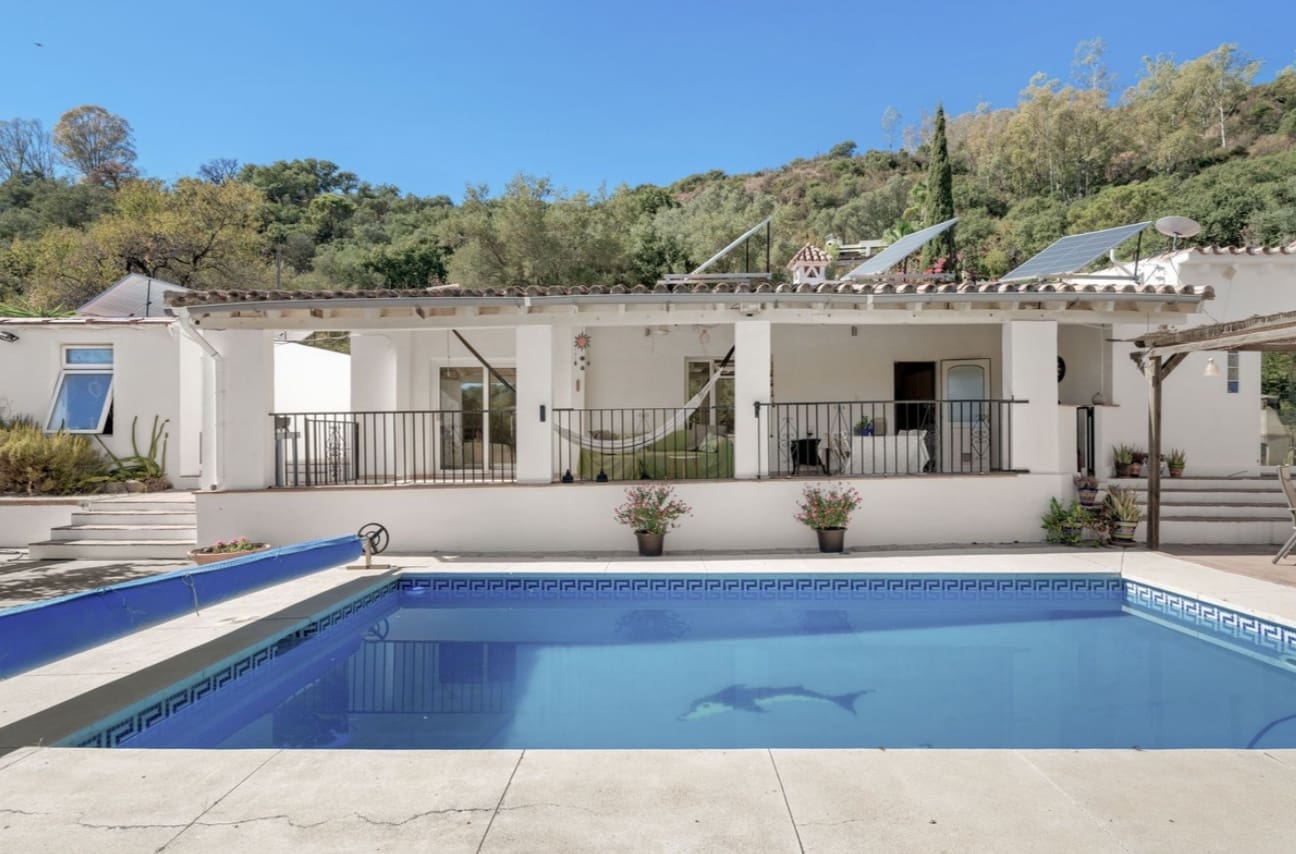 Chalet de 3 habitaciones en Estepona en venta con piscina garaje - 550.000 € (Ref: 9616448)
