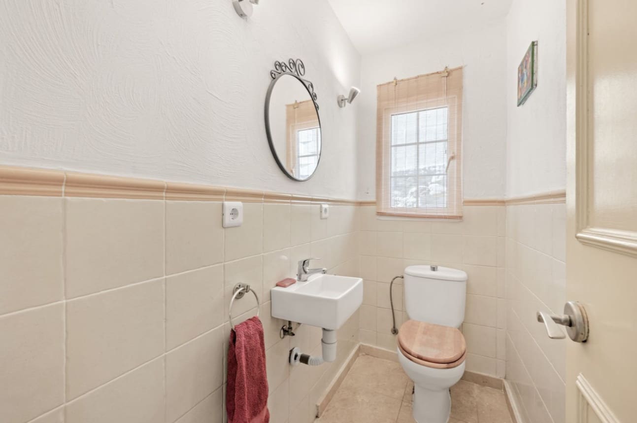 Chalet de 3 habitaciones en Estepona en venta con piscina garaje - 550.000 € (Ref: 9616448)