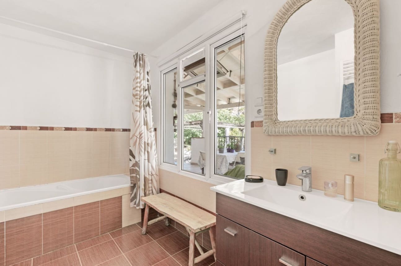 Chalet de 3 habitaciones en Estepona en venta con piscina garaje - 550.000 € (Ref: 9616448)