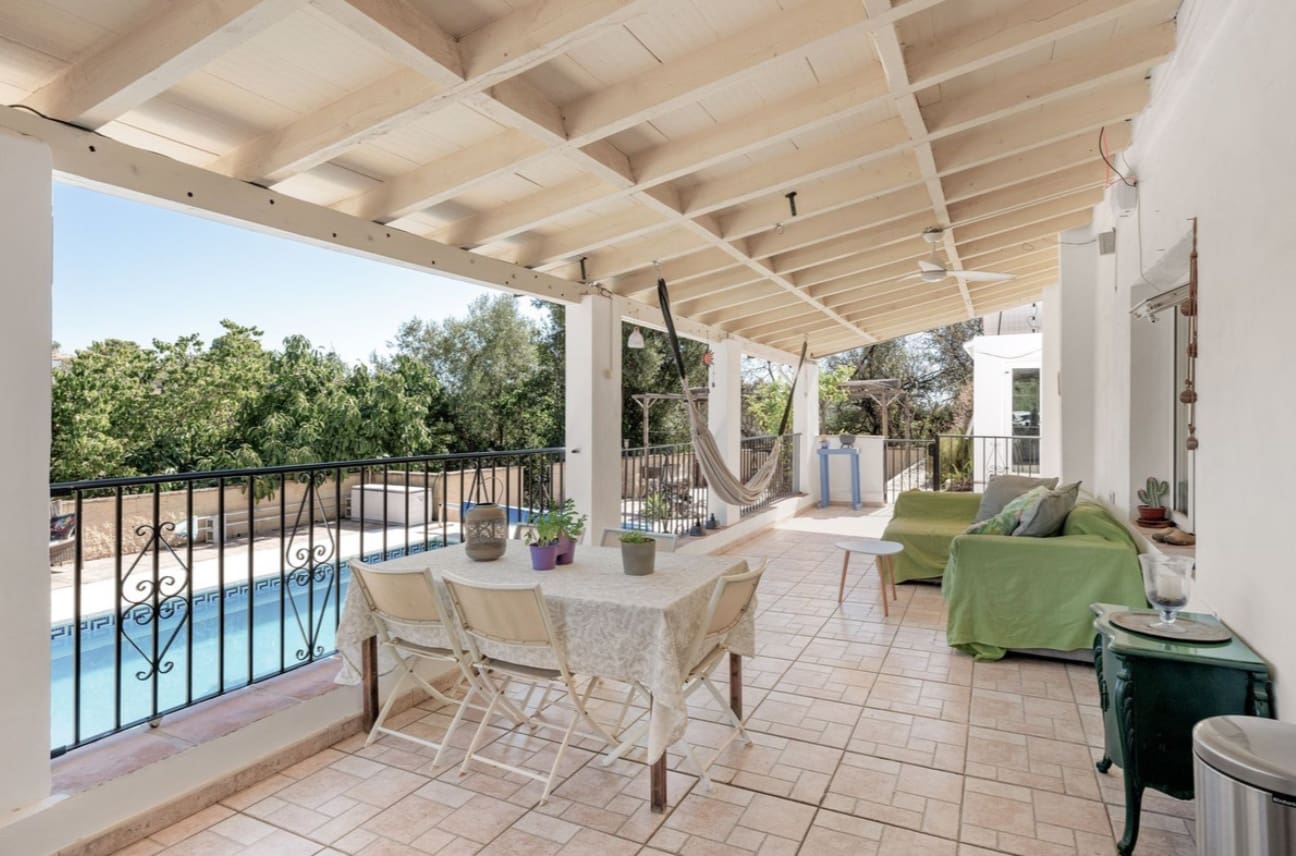 Chalet de 3 habitaciones en Estepona en venta con piscina garaje - 550.000 € (Ref: 9616448)