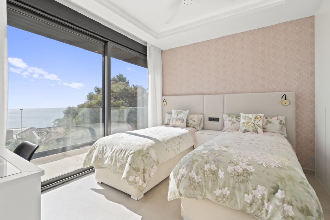 4 slaapkamer Villa te koop in Sotogrande met zwembad garage - € 2.495.000 (Ref: 9616452)