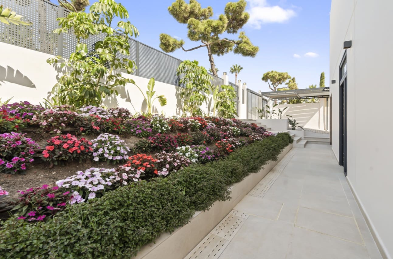 4 slaapkamer Villa te koop in Sotogrande met zwembad garage - € 2.495.000 (Ref: 9616452)