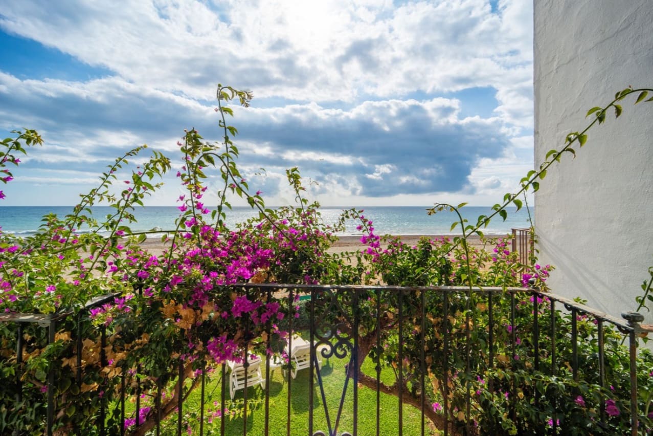 5 makuuhuone Huvila myytävänä paikassa Marbella mukana uima-altaan 
autotalli - 1 300 000 € (Ref: 9616456)