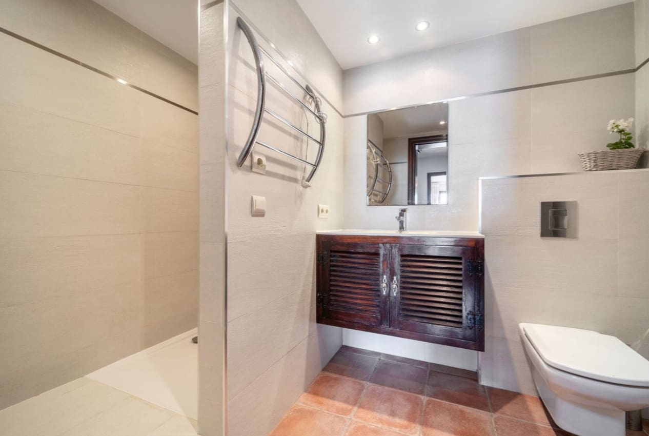 5 makuuhuone Huvila myytävänä paikassa Marbella mukana uima-altaan 
autotalli - 1 300 000 € (Ref: 9616456)