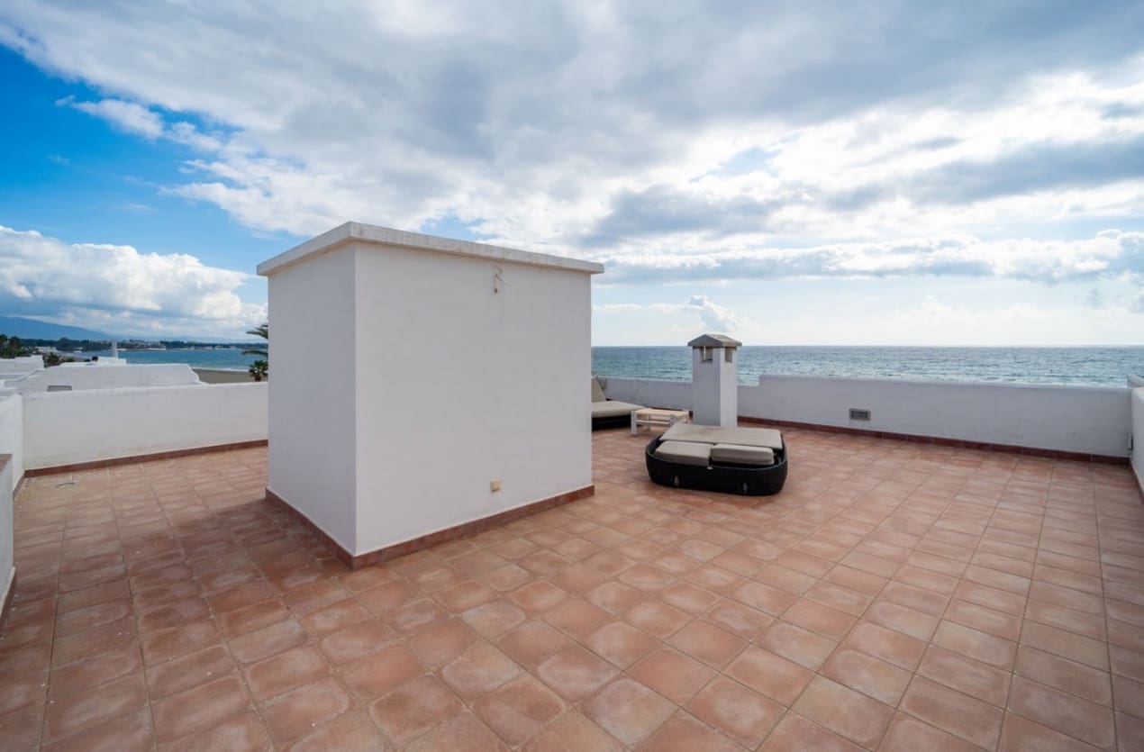 5 makuuhuone Huvila myytävänä paikassa Marbella mukana uima-altaan 
autotalli - 1 300 000 € (Ref: 9616456)