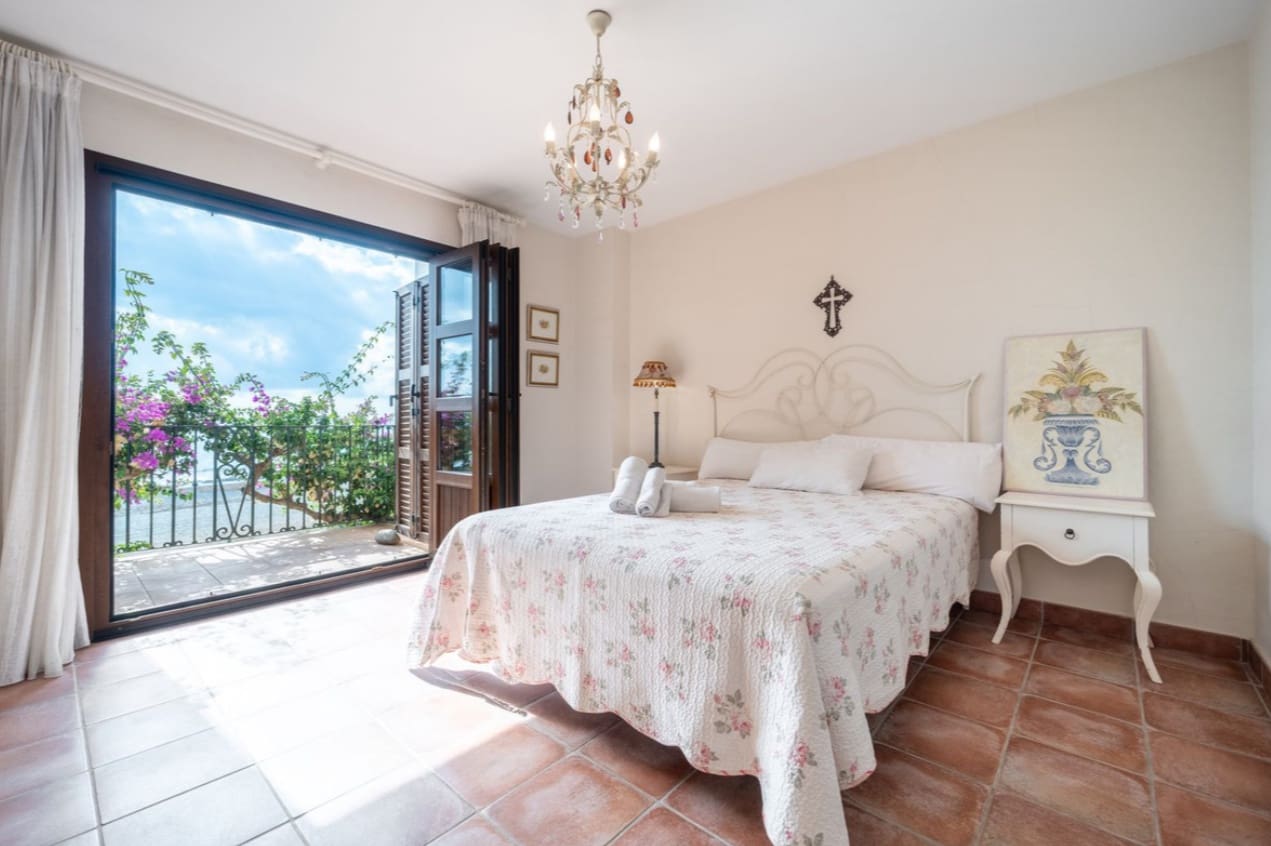 5 makuuhuone Huvila myytävänä paikassa Marbella mukana uima-altaan 
autotalli - 1 300 000 € (Ref: 9616456)