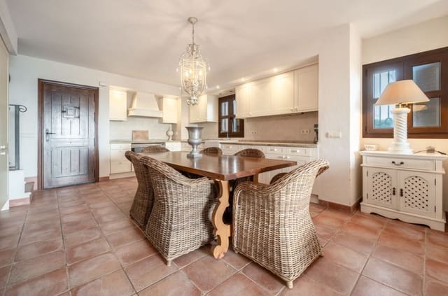 5 Zimmer Villa zu verkaufen in Marbella mit Pool Garage - 1.300.000 € (Ref: 9616456)