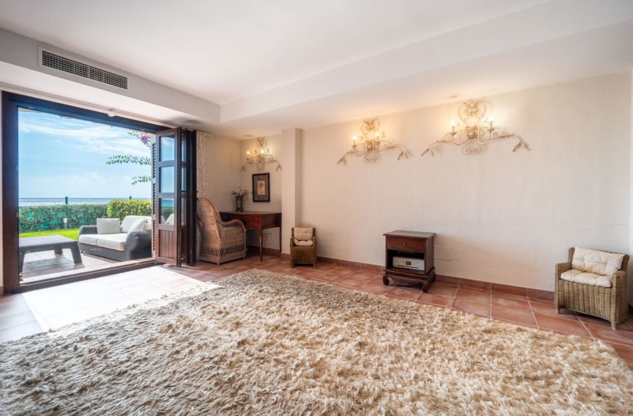 5 makuuhuone Huvila myytävänä paikassa Marbella mukana uima-altaan 
autotalli - 1 300 000 € (Ref: 9616456)