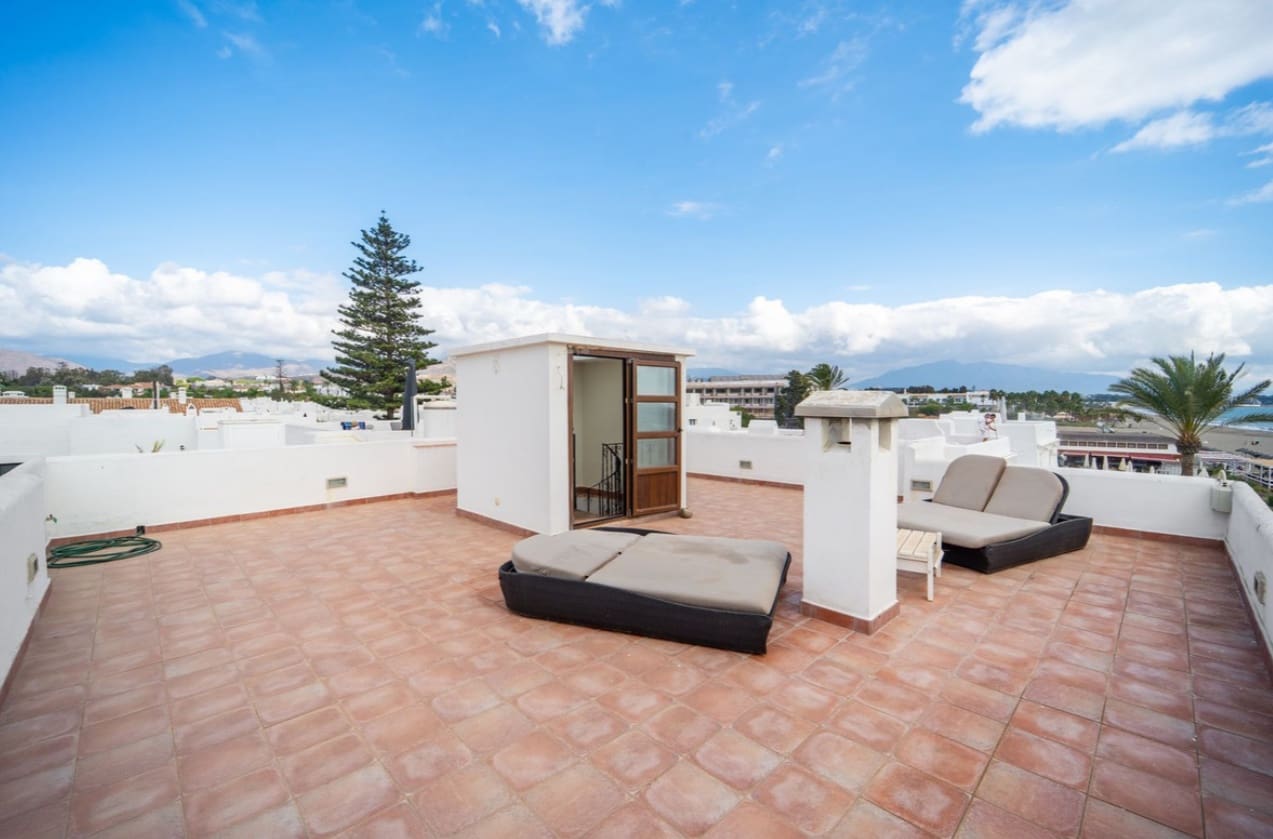 5 makuuhuone Huvila myytävänä paikassa Marbella mukana uima-altaan 
autotalli - 1 300 000 € (Ref: 9616456)