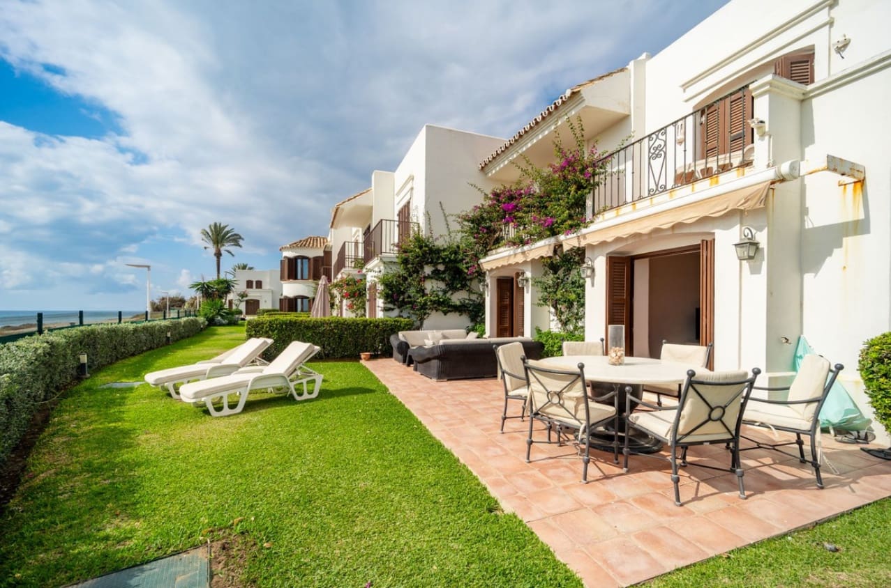 5 makuuhuone Huvila myytävänä paikassa Marbella mukana uima-altaan 
autotalli - 1 300 000 € (Ref: 9616456)