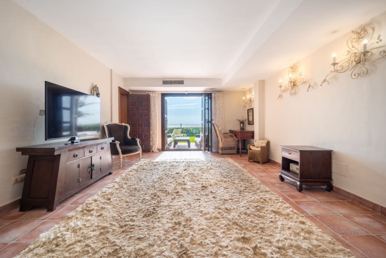 5 makuuhuone Huvila myytävänä paikassa Marbella mukana uima-altaan 
autotalli - 1 300 000 € (Ref: 9616456)