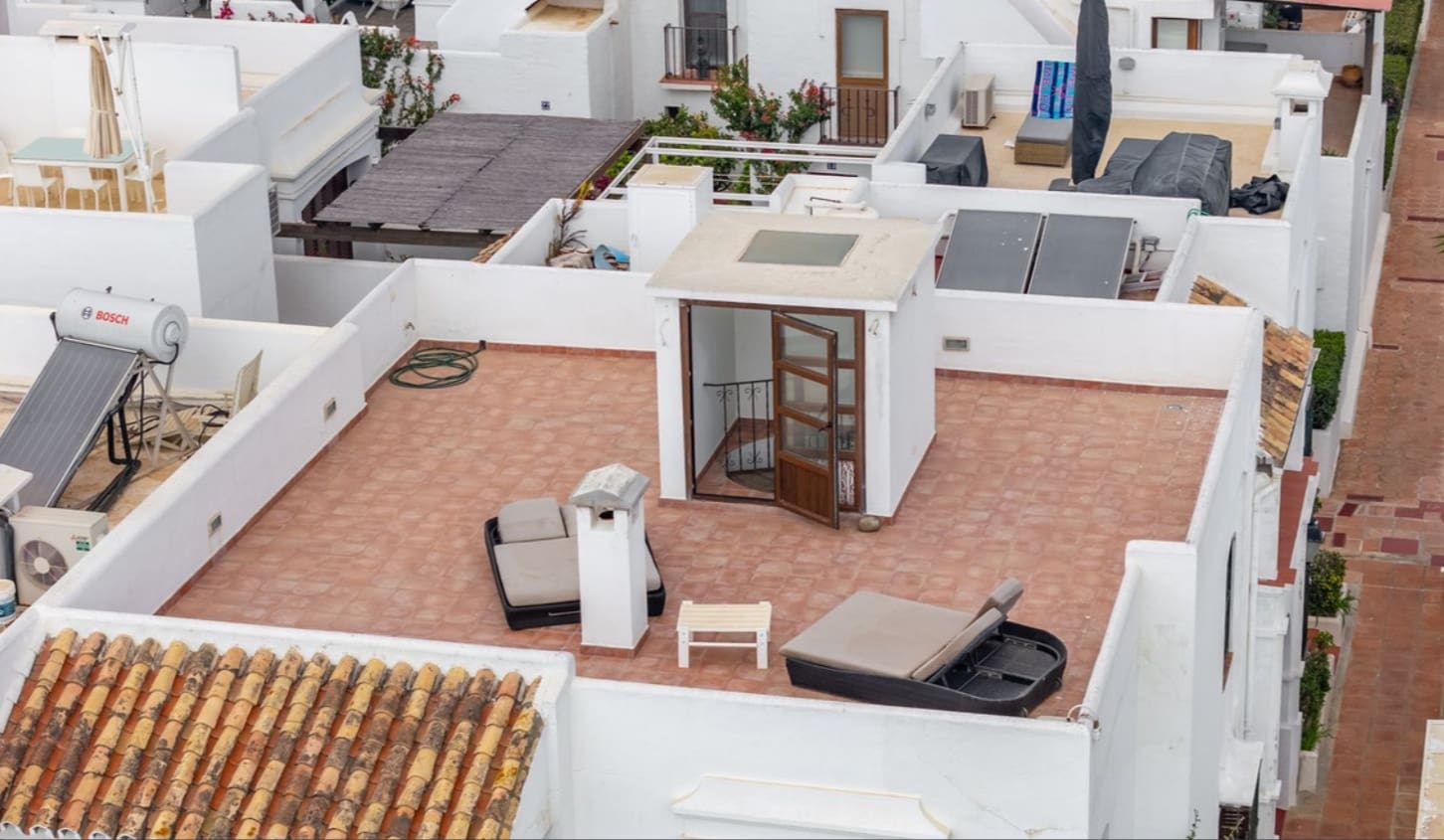 5 makuuhuone Huvila myytävänä paikassa Marbella mukana uima-altaan 
autotalli - 1 300 000 € (Ref: 9616456)