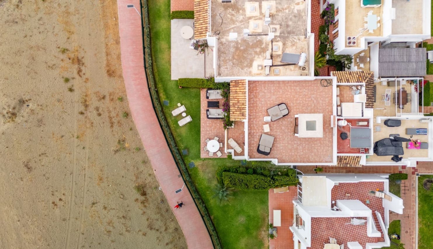 5 makuuhuone Huvila myytävänä paikassa Marbella mukana uima-altaan 
autotalli - 1 300 000 € (Ref: 9616456)