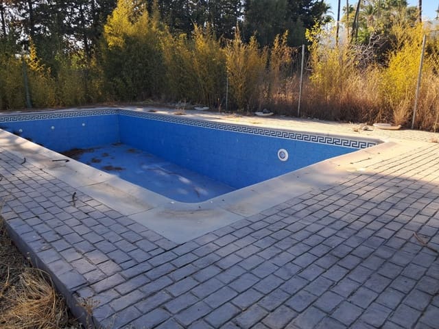 5 bedroom Villa for sale in Marbella with pool - € 1,150,000 (Ref: 9616463)