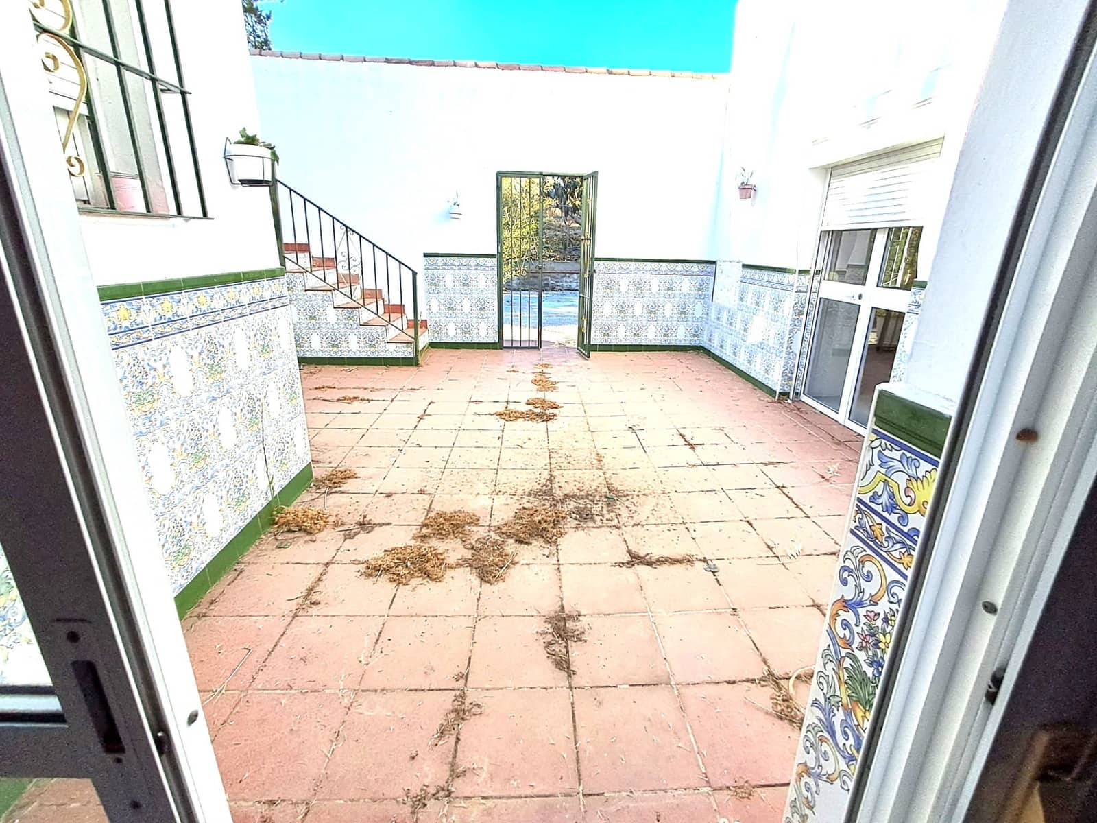 5 bedroom Villa for sale in Marbella with pool - € 1,150,000 (Ref: 9616463)