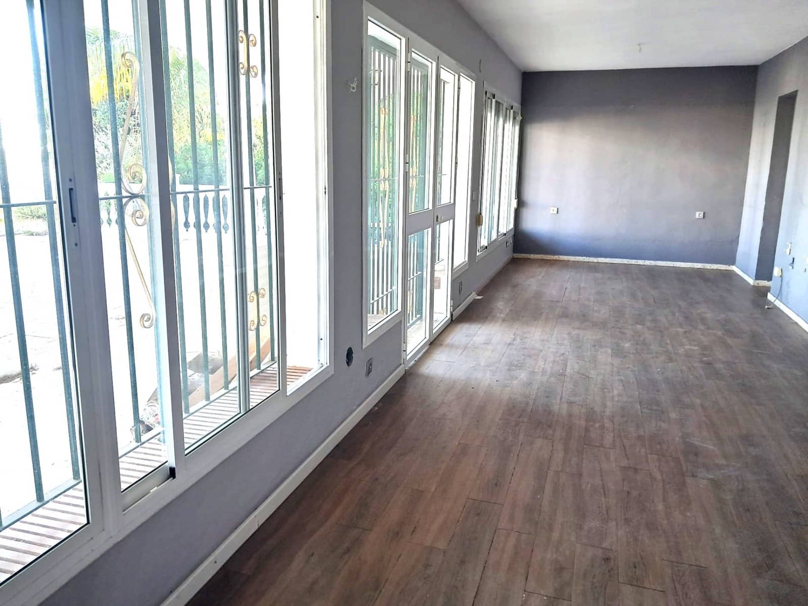 5 bedroom Villa for sale in Marbella with pool - € 1,150,000 (Ref: 9616463)