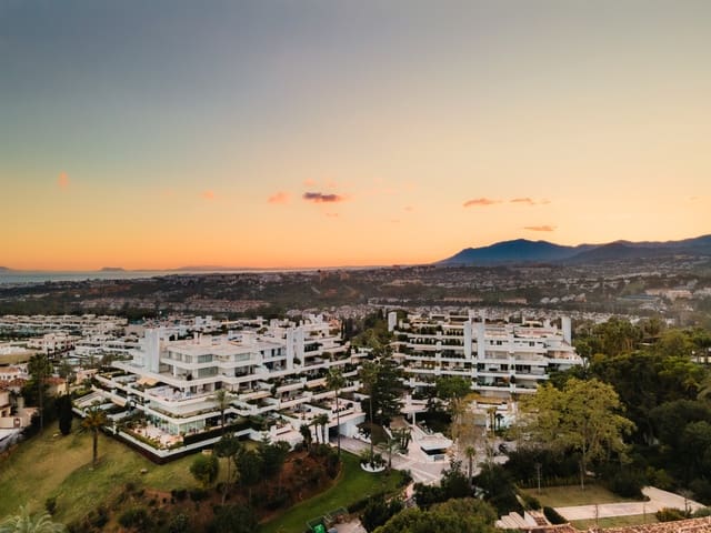 3 sypialnia Apartament na sprzedaż w Marbella z basenem garażem - 1 350 000 € (Ref: 9616476)