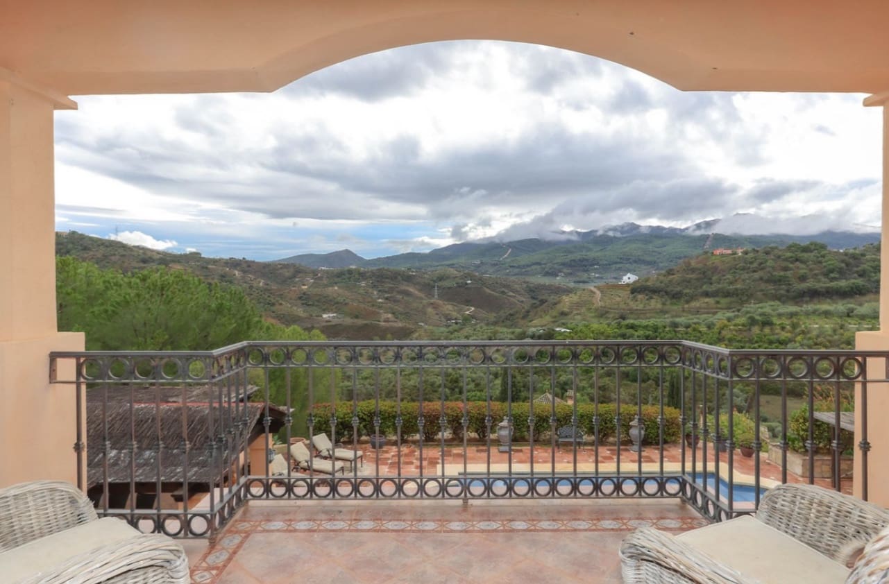 5 Zimmer Villa zu verkaufen in Monda mit Pool Garage - 899.000 € (Ref: 9616477)