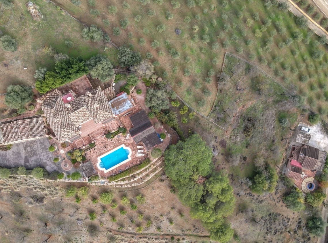 5 Zimmer Villa zu verkaufen in Monda mit Pool Garage - 899.000 € (Ref: 9616477)