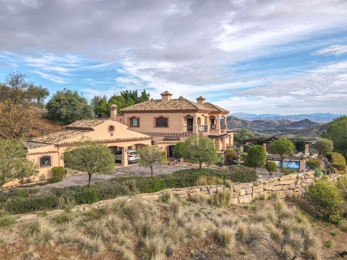 5 Zimmer Villa zu verkaufen in Monda mit Pool Garage - 899.000 € (Ref: 9616477)