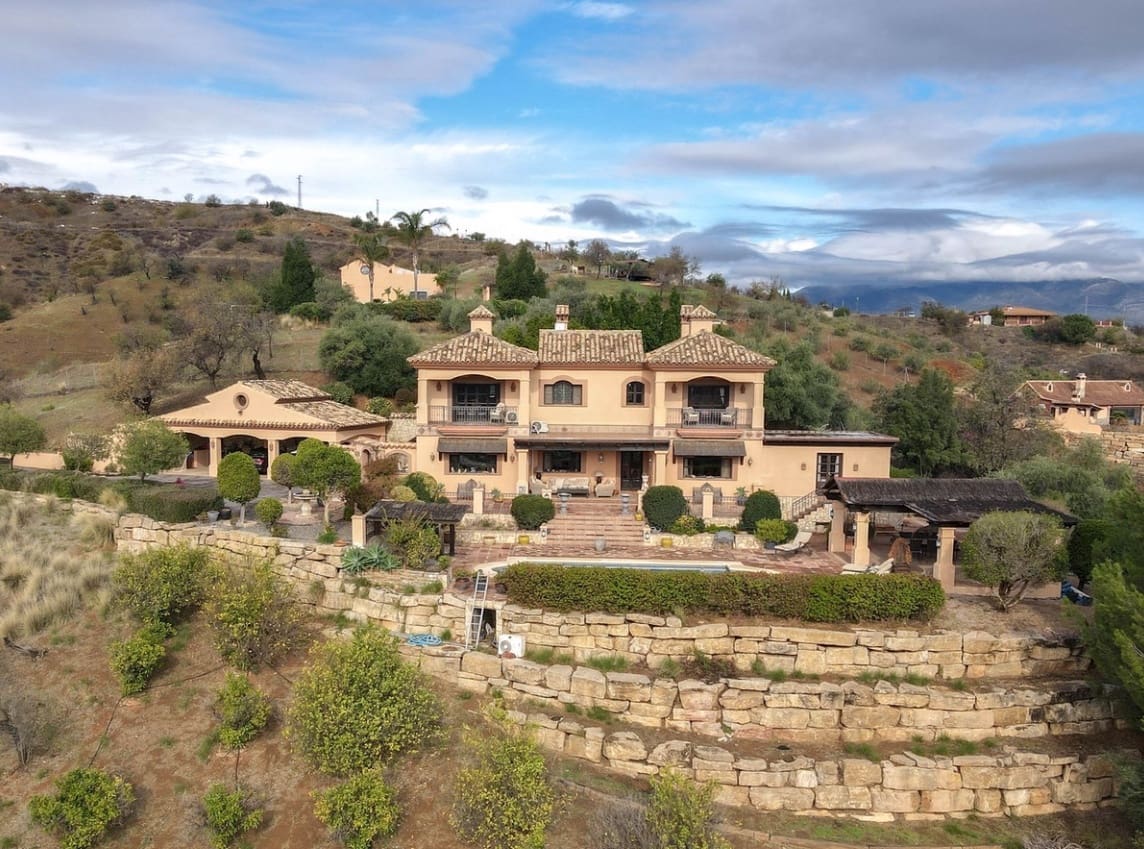 5 Zimmer Villa zu verkaufen in Monda mit Pool Garage - 899.000 € (Ref: 9616477)