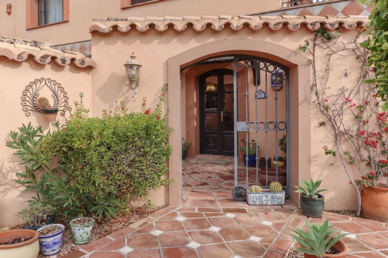 5 Zimmer Villa zu verkaufen in Monda mit Pool Garage - 899.000 € (Ref: 9616477)