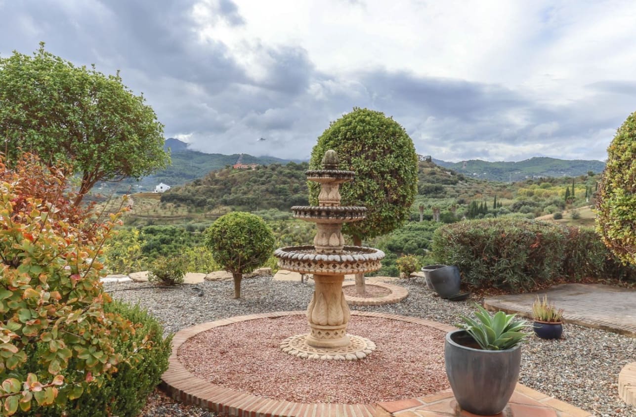 5 Zimmer Villa zu verkaufen in Monda mit Pool Garage - 899.000 € (Ref: 9616477)