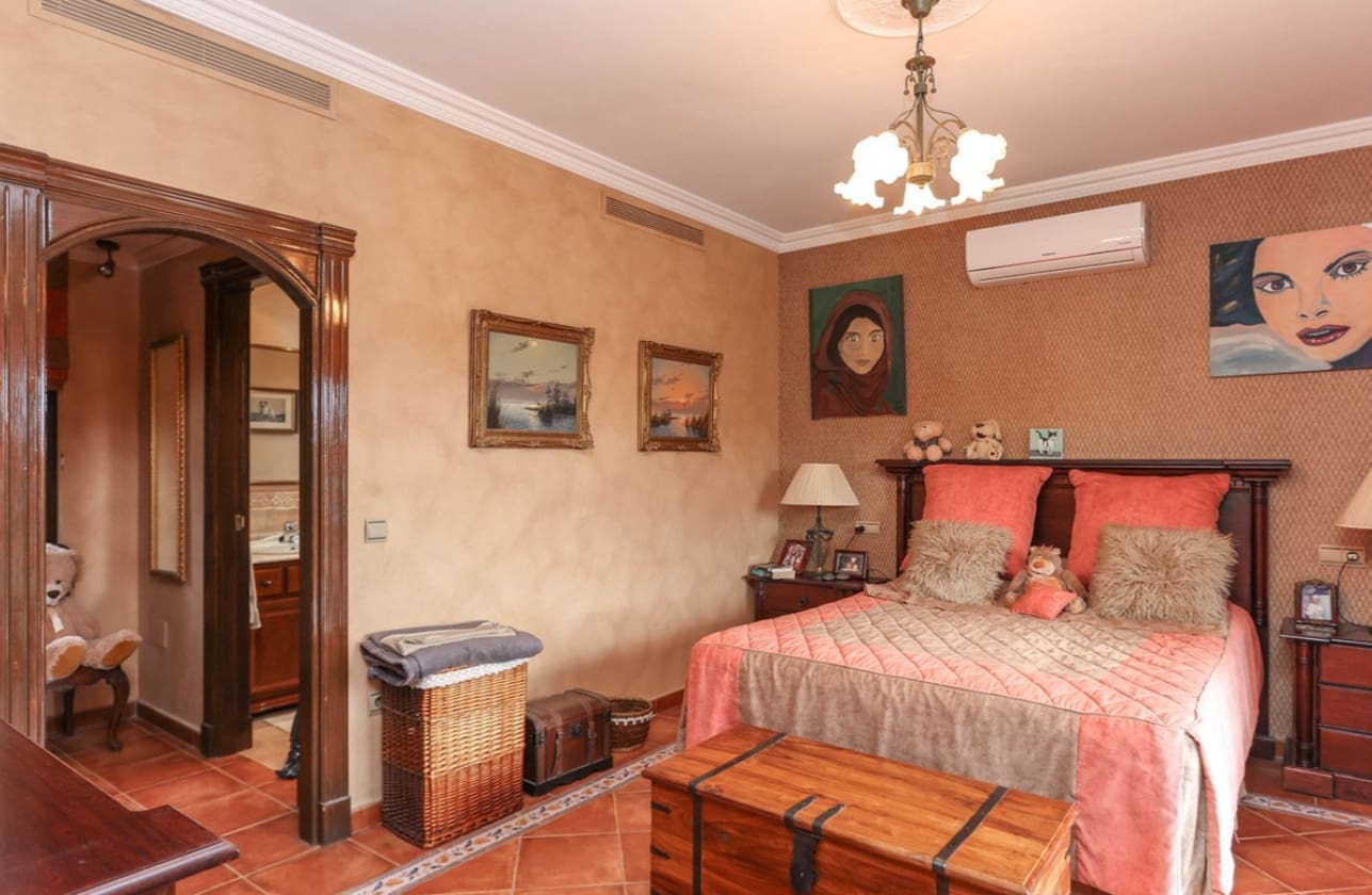 5 Zimmer Villa zu verkaufen in Monda mit Pool Garage - 899.000 € (Ref: 9616477)