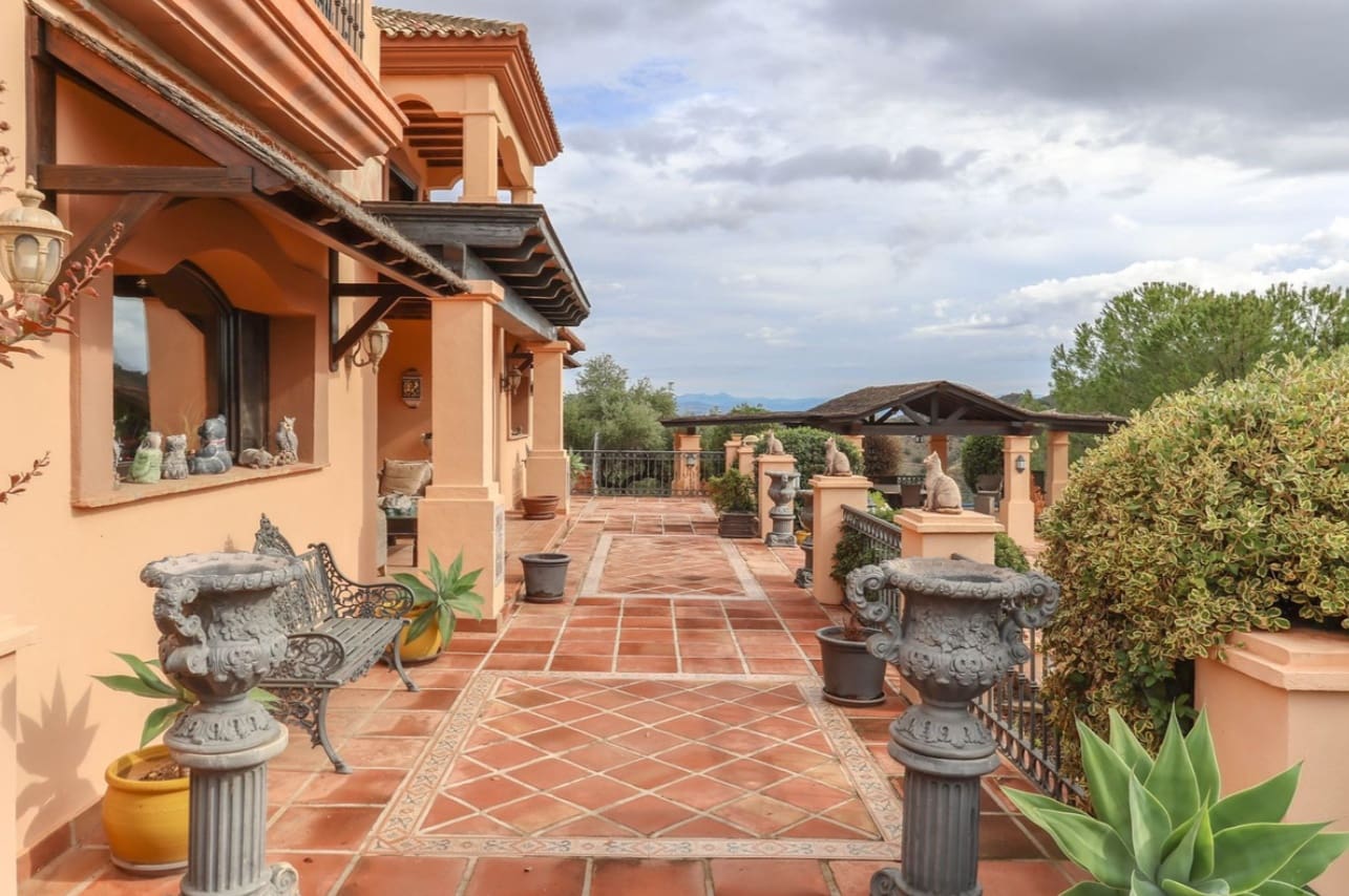 5 Zimmer Villa zu verkaufen in Monda mit Pool Garage - 899.000 € (Ref: 9616477)