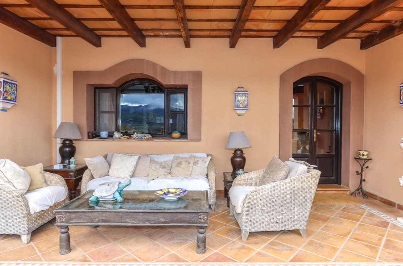 5 Zimmer Villa zu verkaufen in Monda mit Pool Garage - 899.000 € (Ref: 9616477)