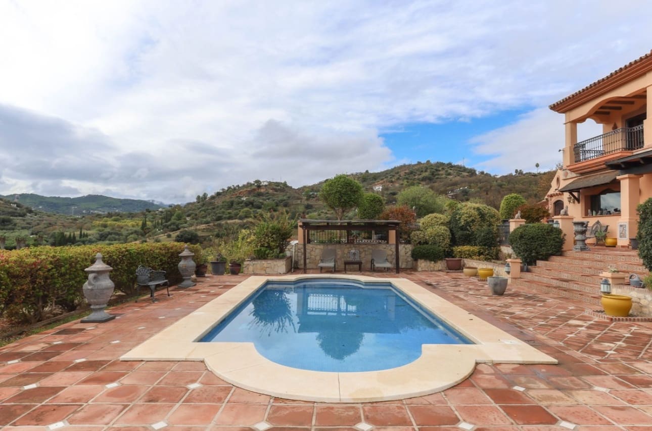 5 Zimmer Villa zu verkaufen in Monda mit Pool Garage - 899.000 € (Ref: 9616477)