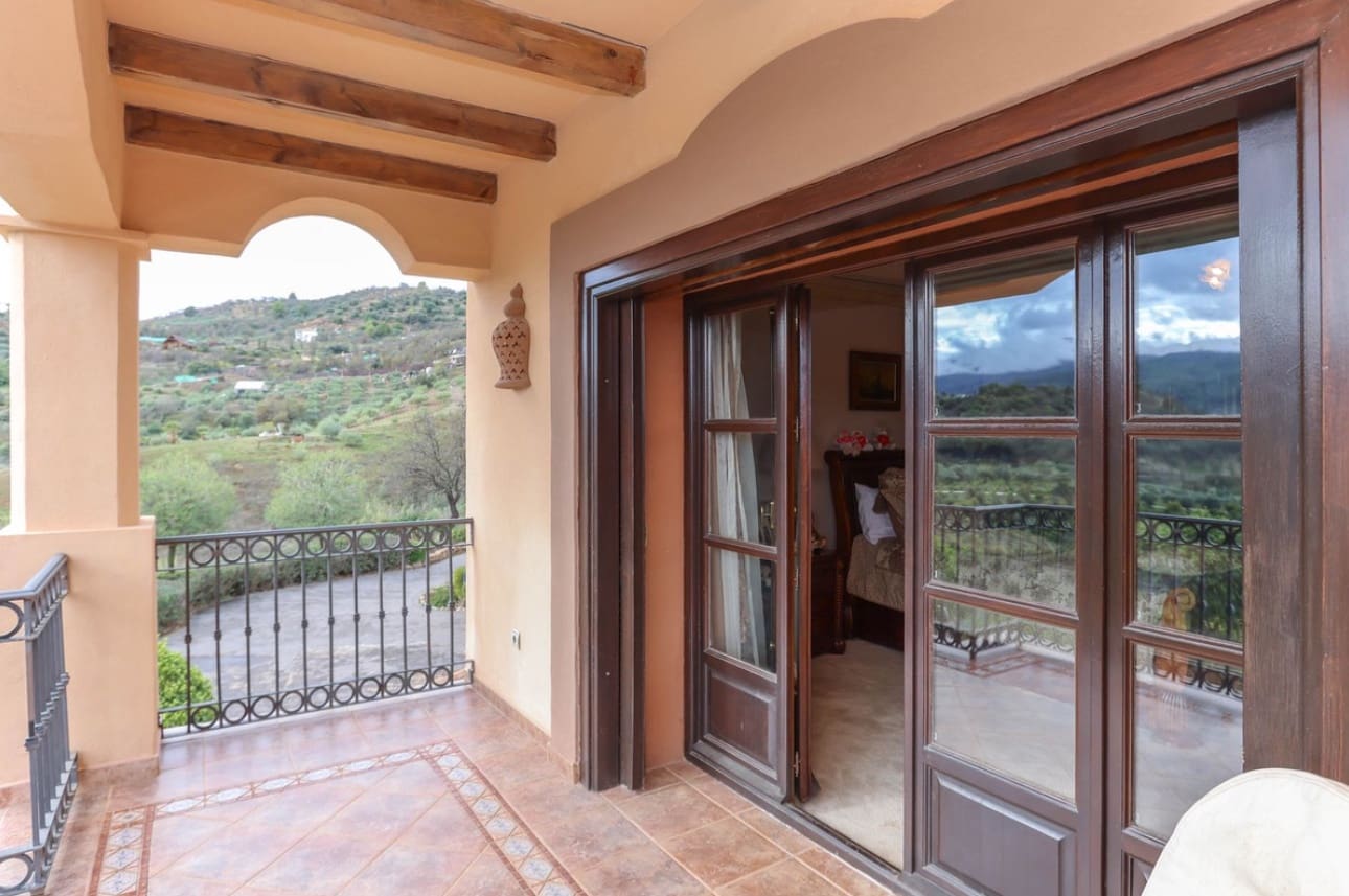 5 Zimmer Villa zu verkaufen in Monda mit Pool Garage - 899.000 € (Ref: 9616477)