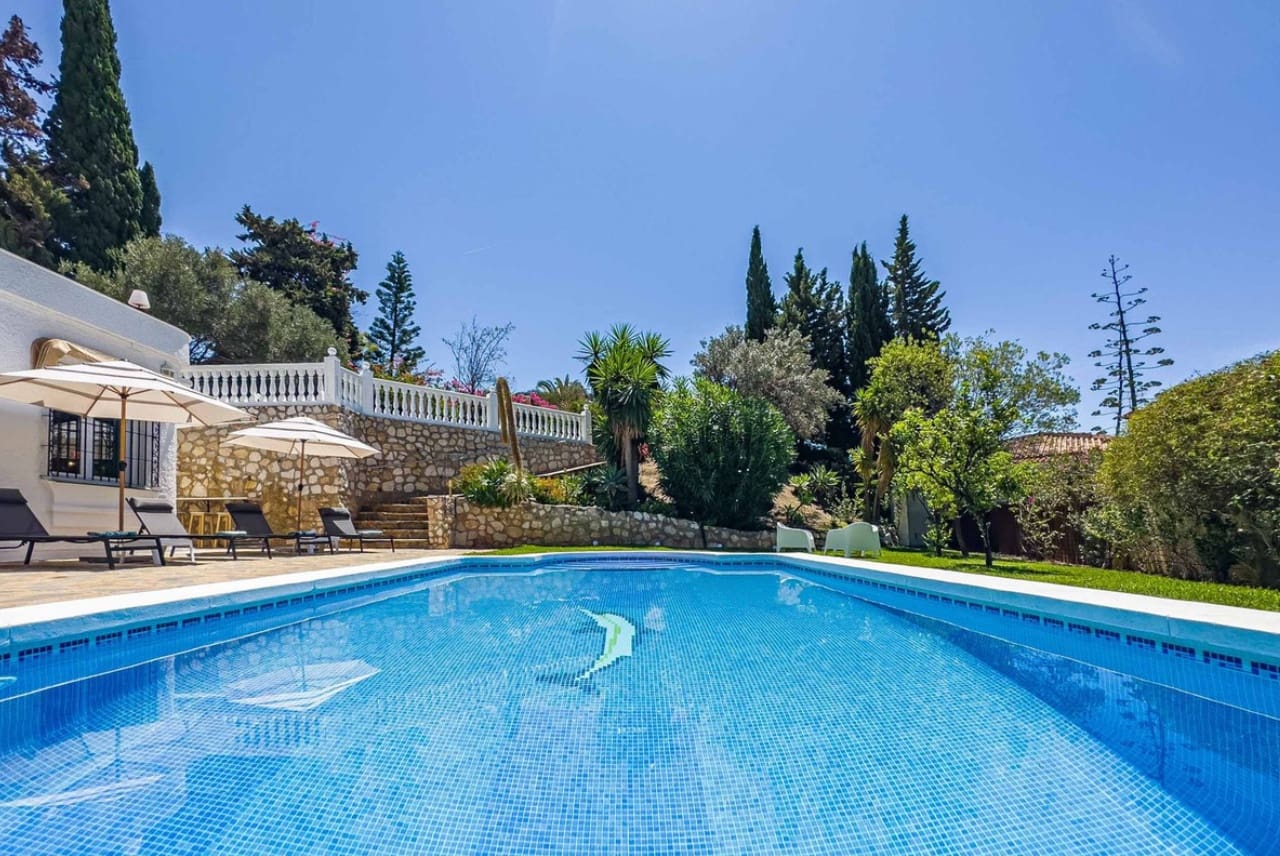 4 bedroom Villa for sale in Benalmadena with pool - € 995,000 (Ref: 9616479)