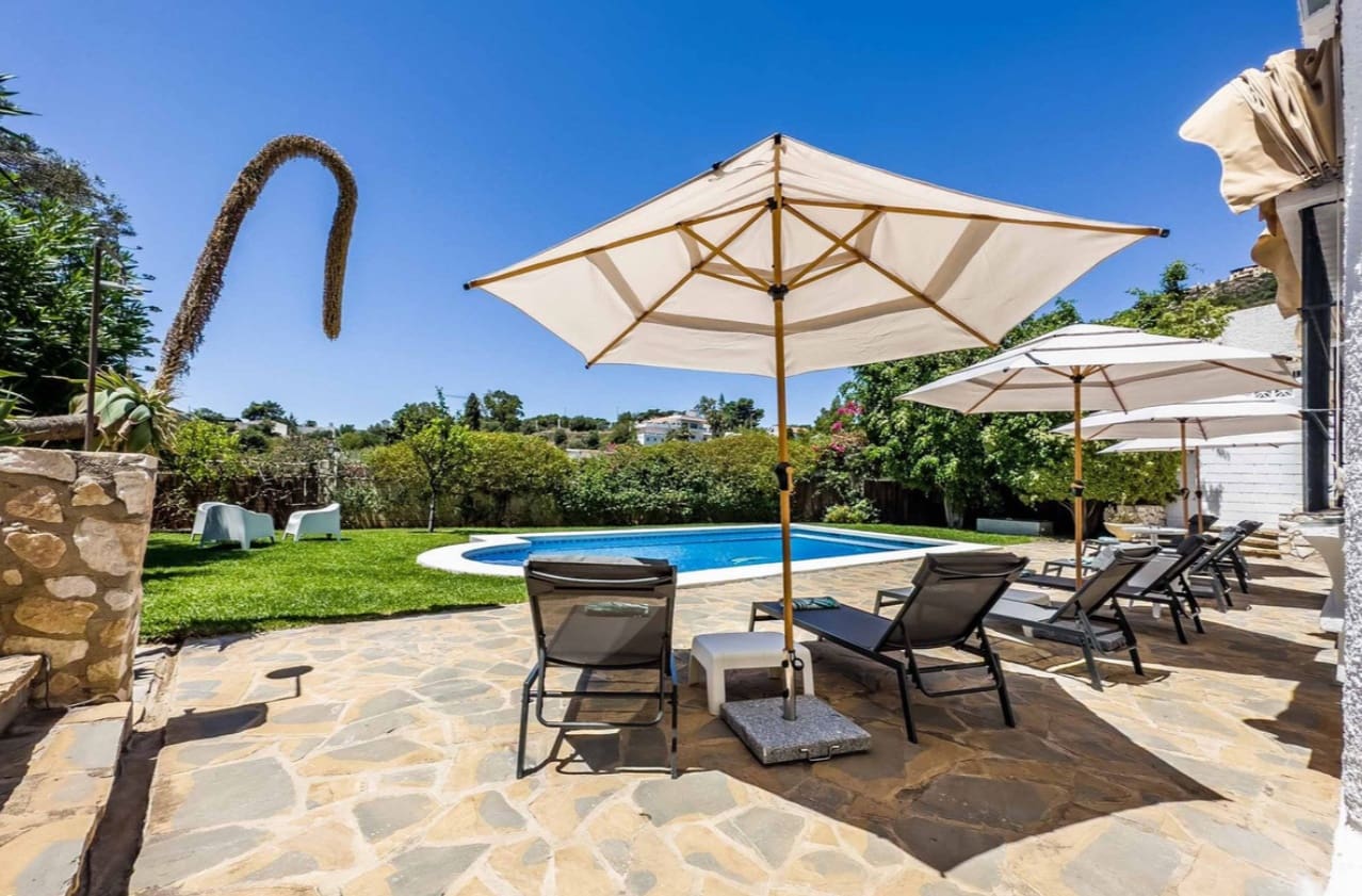 4 bedroom Villa for sale in Benalmadena with pool - € 995,000 (Ref: 9616479)