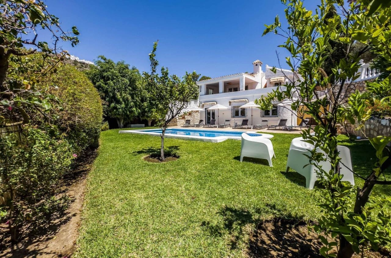 4 bedroom Villa for sale in Benalmadena with pool - € 995,000 (Ref: 9616479)