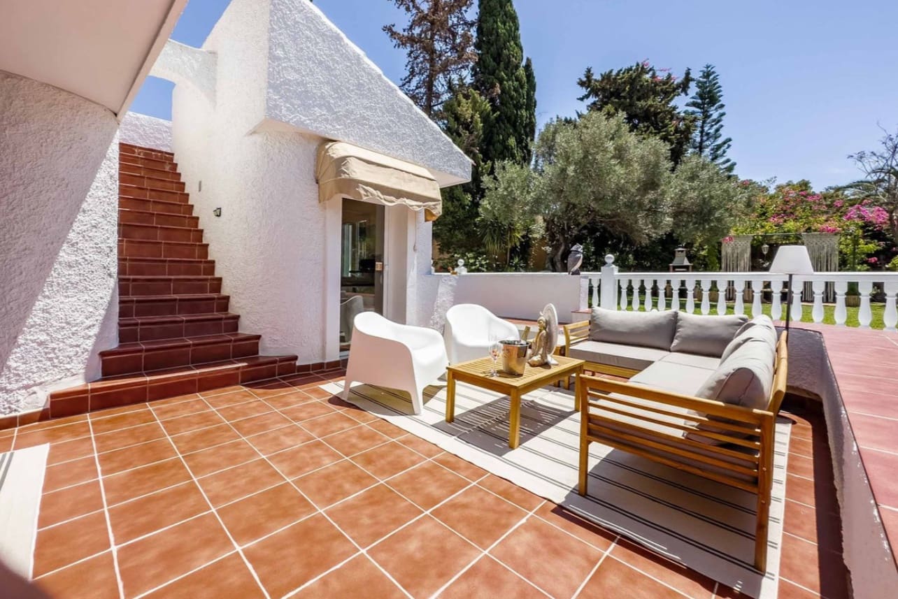 4 bedroom Villa for sale in Benalmadena with pool - € 995,000 (Ref: 9616479)
