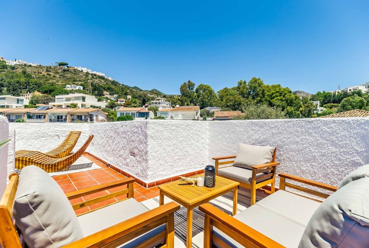 4 bedroom Villa for sale in Benalmadena with pool - € 995,000 (Ref: 9616479)