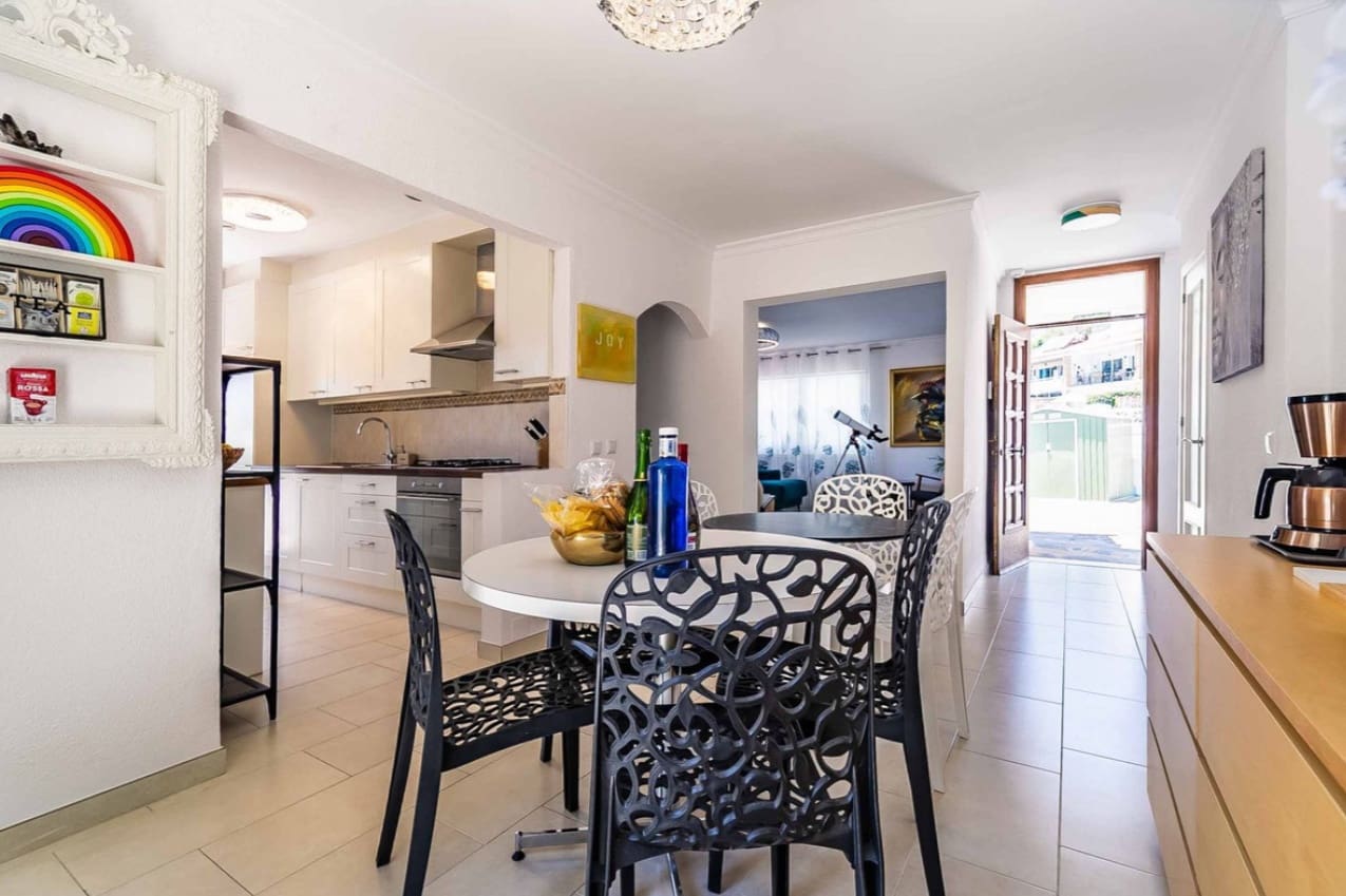 4 bedroom Villa for sale in Benalmadena with pool - € 995,000 (Ref: 9616479)