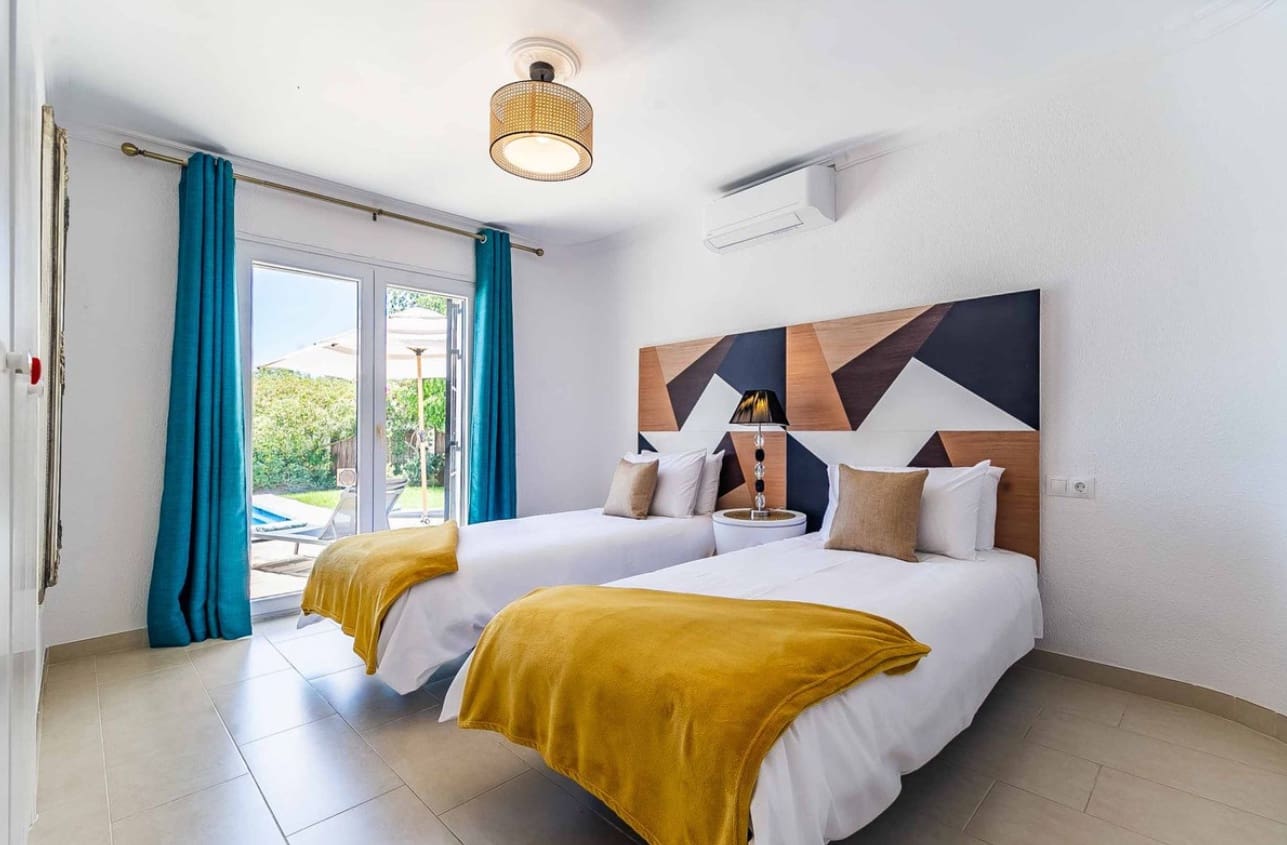 4 bedroom Villa for sale in Benalmadena with pool - € 995,000 (Ref: 9616479)