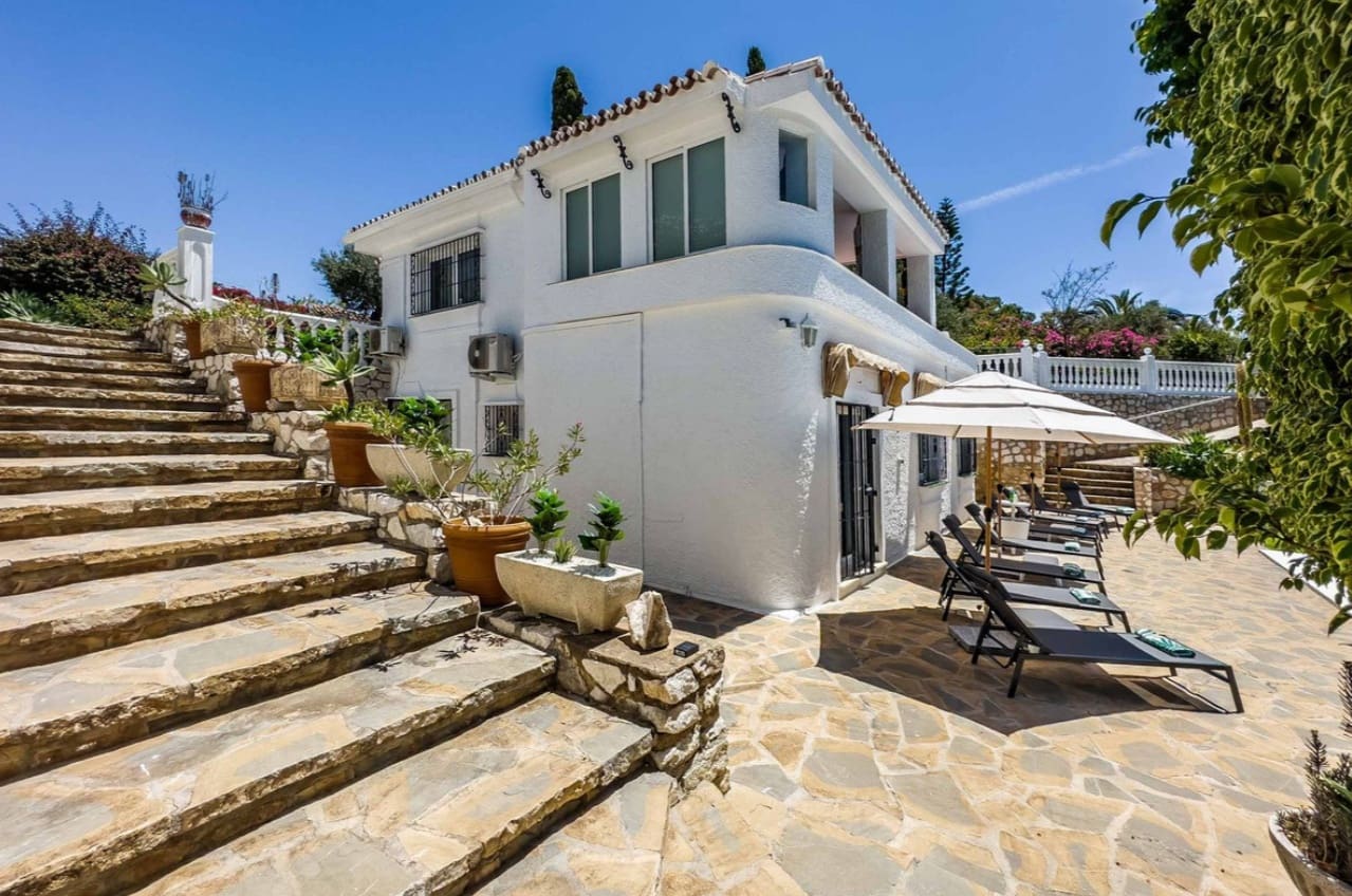 4 bedroom Villa for sale in Benalmadena with pool - € 995,000 (Ref: 9616479)