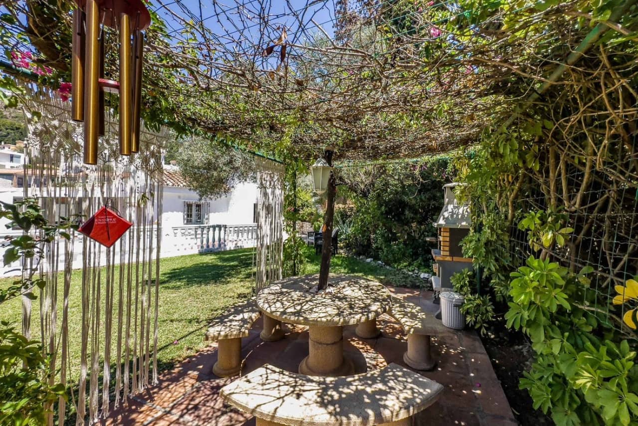 4 bedroom Villa for sale in Benalmadena with pool - € 995,000 (Ref: 9616479)