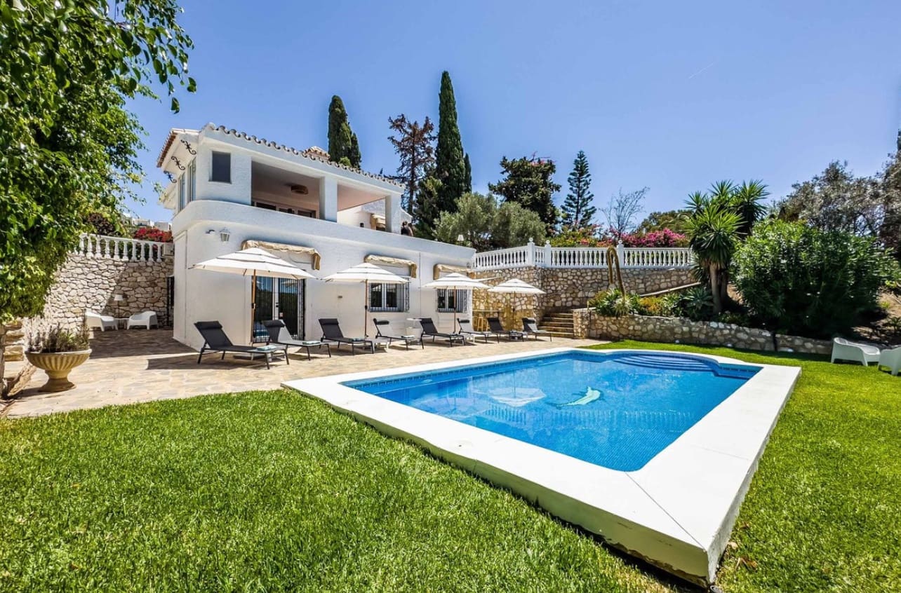 4 bedroom Villa for sale in Benalmadena with pool - € 995,000 (Ref: 9616479)