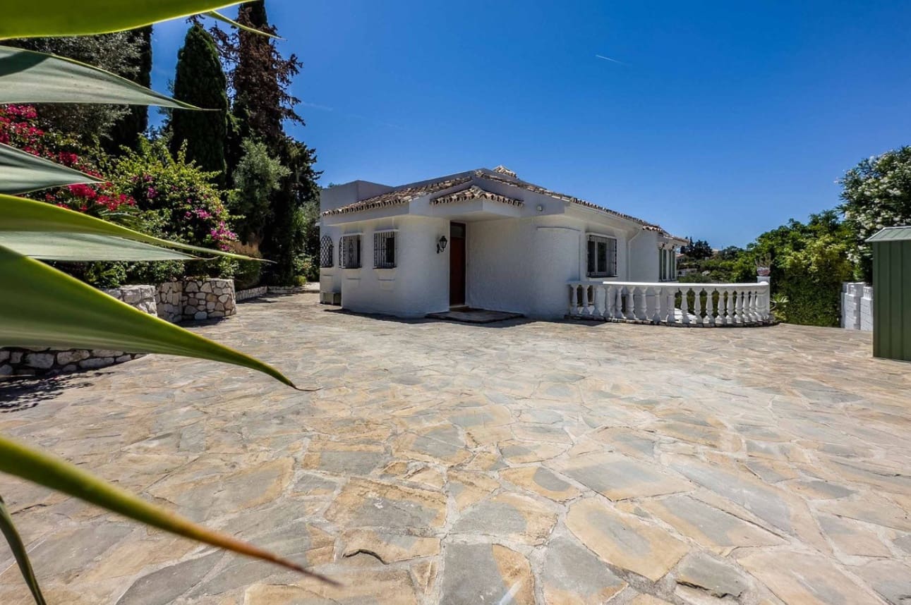 4 bedroom Villa for sale in Benalmadena with pool - € 995,000 (Ref: 9616479)