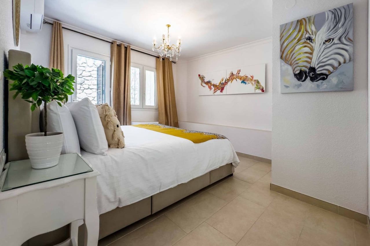 4 bedroom Villa for sale in Benalmadena with pool - € 995,000 (Ref: 9616479)