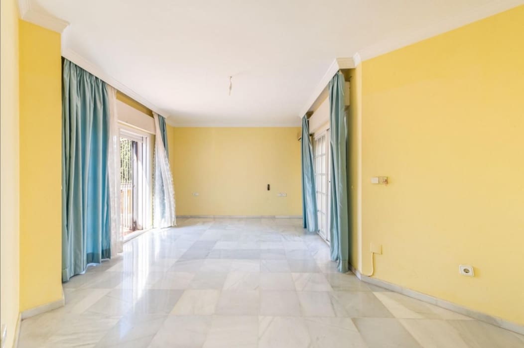 8 Zimmer Villa zu verkaufen in Marbella mit Pool Garage - 2.100.000 € (Ref: 9616480)